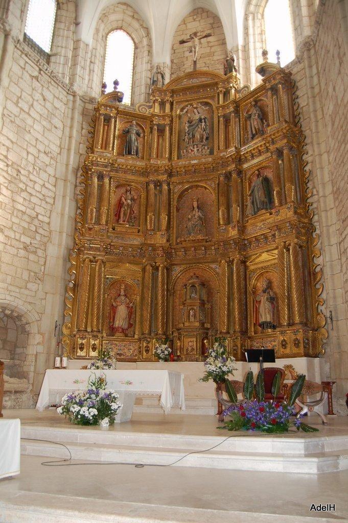 Imágenes del Altar de la Iglesia en restauración
